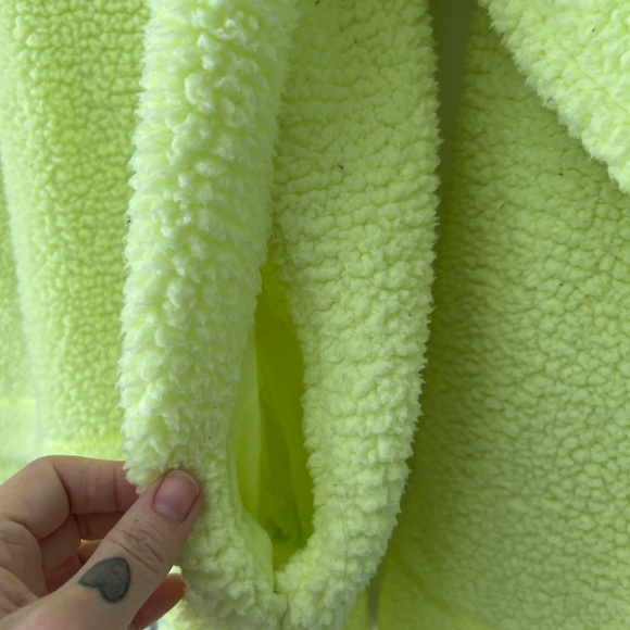 Aerie oversized Sherpa highlighter yellow - Picture 4 of 7